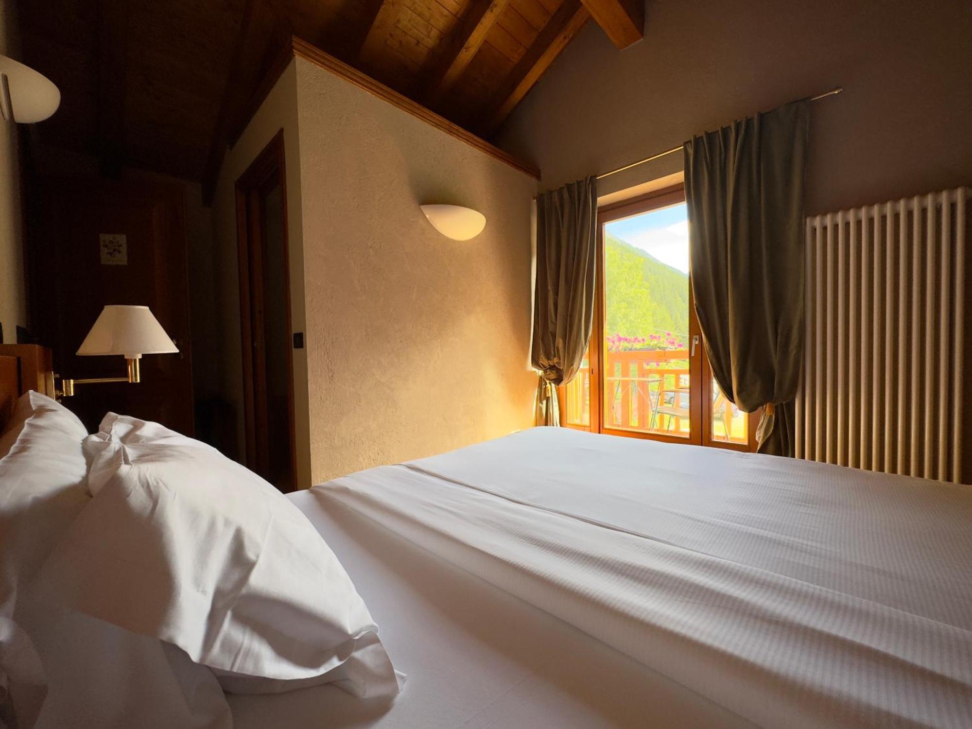 Hotel Le Bouquet - Adults Only กอนเญ ภายนอก รูปภาพ